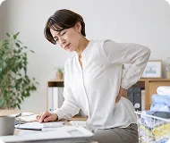 肩が上がらず服を着るだけで痛む方のイメージ